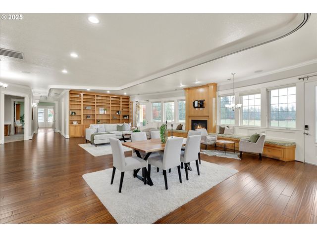 10667 HOVENDEN Ln, Woodburn, OR 97071