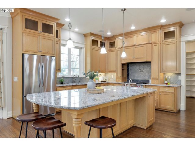 10667 HOVENDEN Ln, Woodburn, OR 97071