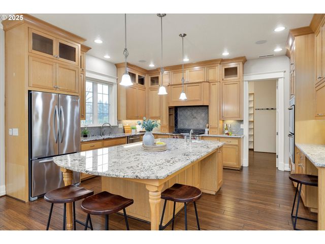 10667 HOVENDEN Ln, Woodburn, OR 97071