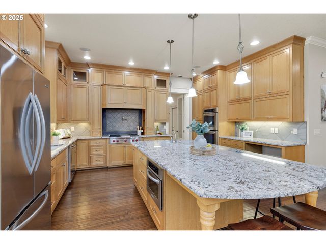 10667 HOVENDEN Ln, Woodburn, OR 97071