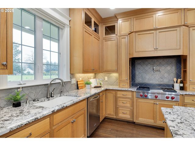 10667 HOVENDEN Ln, Woodburn, OR 97071