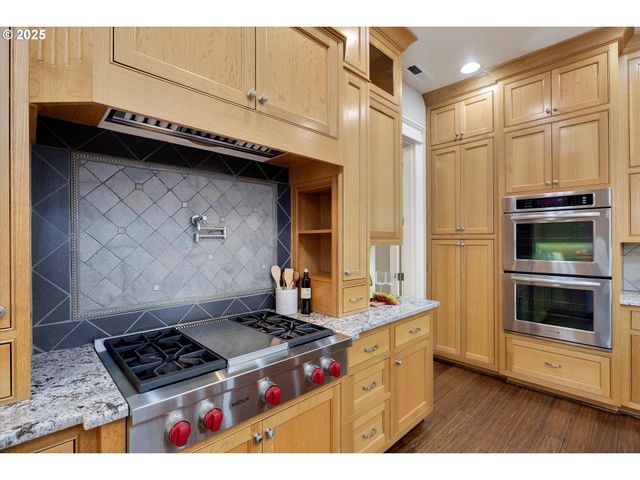 10667 HOVENDEN Ln, Woodburn, OR 97071