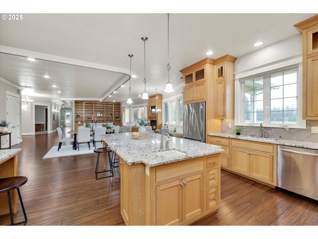 10667 HOVENDEN Ln, Woodburn, OR 97071