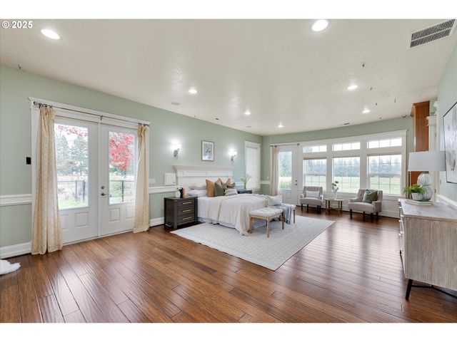 10667 HOVENDEN Ln, Woodburn, OR 97071