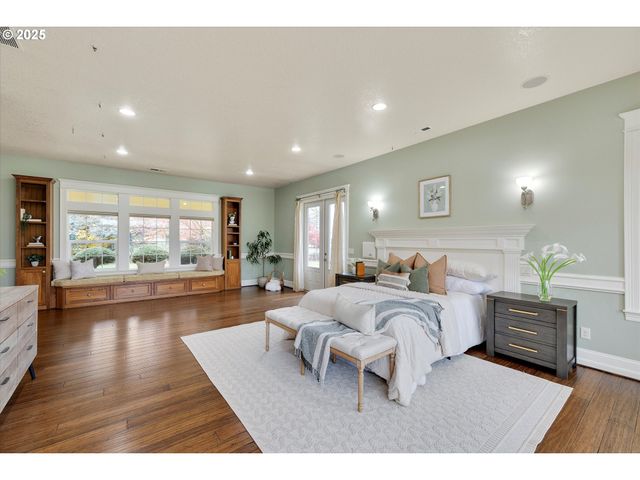 10667 HOVENDEN Ln, Woodburn, OR 97071