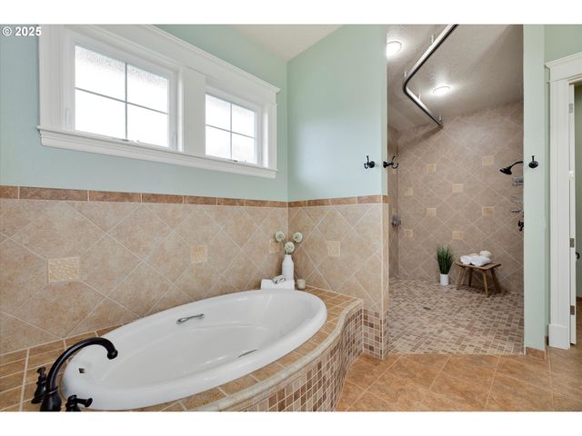 10667 HOVENDEN Ln, Woodburn, OR 97071