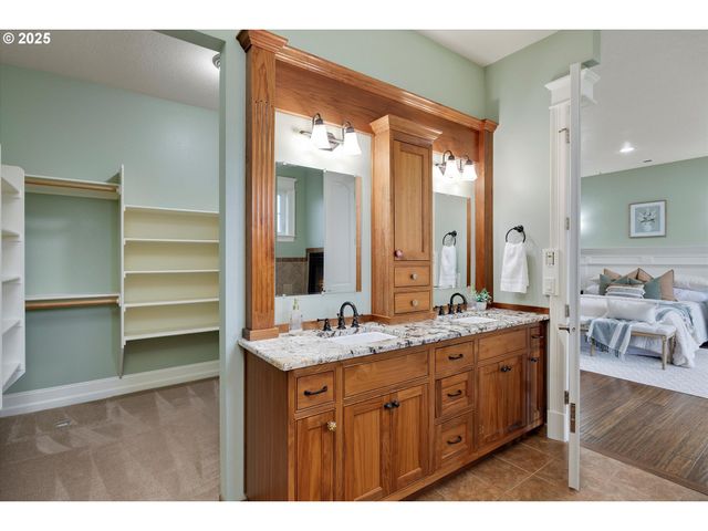 10667 HOVENDEN Ln, Woodburn, OR 97071