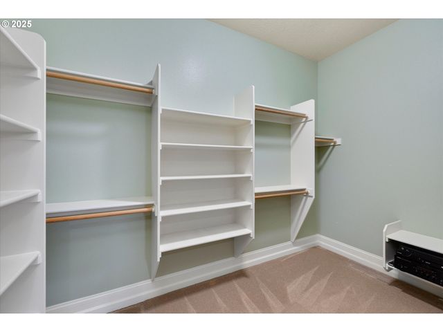 10667 HOVENDEN Ln, Woodburn, OR 97071