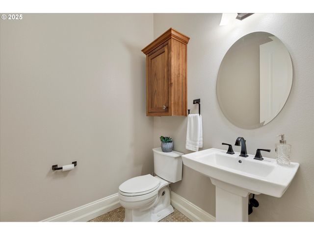 10667 HOVENDEN Ln, Woodburn, OR 97071