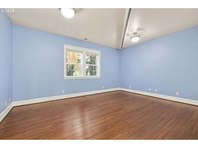 10667 HOVENDEN Ln, Woodburn, OR 97071