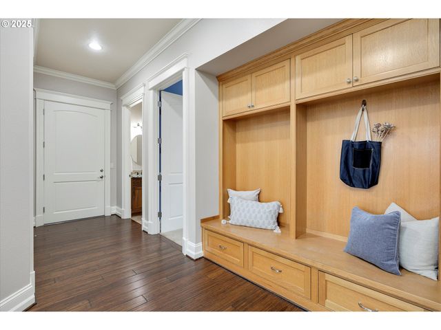 10667 HOVENDEN Ln, Woodburn, OR 97071