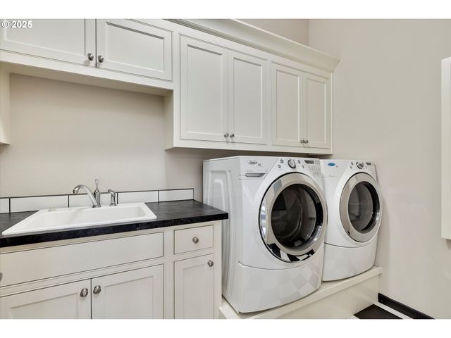 10667 HOVENDEN Ln, Woodburn, OR 97071