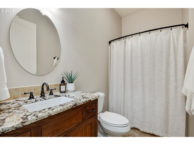 10667 HOVENDEN Ln, Woodburn, OR 97071