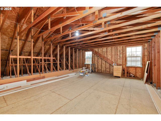 10667 HOVENDEN Ln, Woodburn, OR 97071