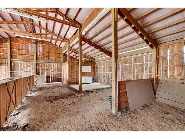 10667 HOVENDEN Ln, Woodburn, OR 97071