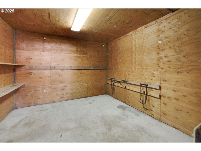 10667 HOVENDEN Ln, Woodburn, OR 97071