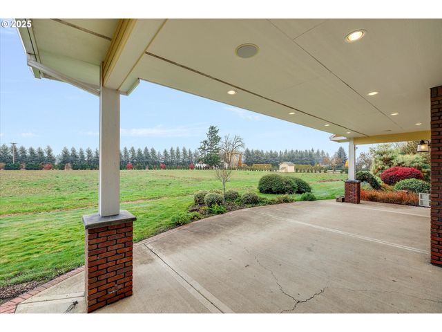 10667 HOVENDEN Ln, Woodburn, OR 97071