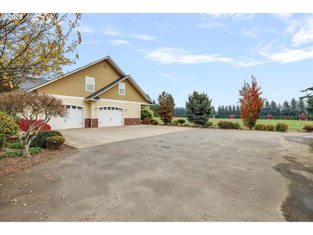 10667 HOVENDEN Ln, Woodburn, OR 97071