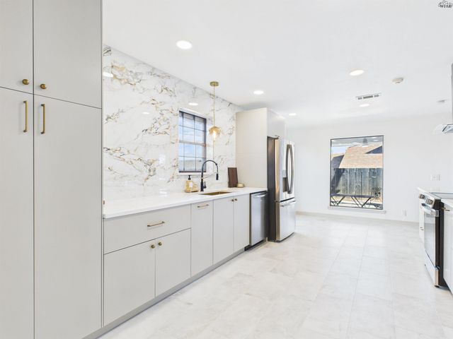 1602 BRENDA HURSH DRIVE, Wichita Falls, TX 76302