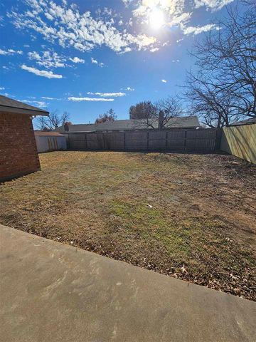 7710 NW Taylor Ave, Lawton, OK 73501