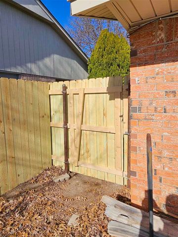 7710 NW Taylor Ave, Lawton, OK 73501