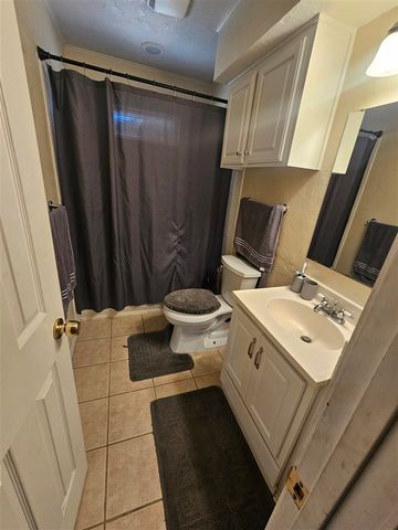 7710 NW Taylor Ave, Lawton, OK 73501