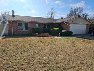 7710 NW Taylor Ave, Lawton, OK 73501
