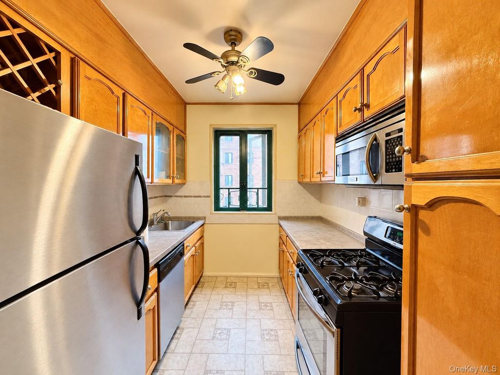 99 Metropolitan Oval 8B, Bronx, NY 10462 — exterior