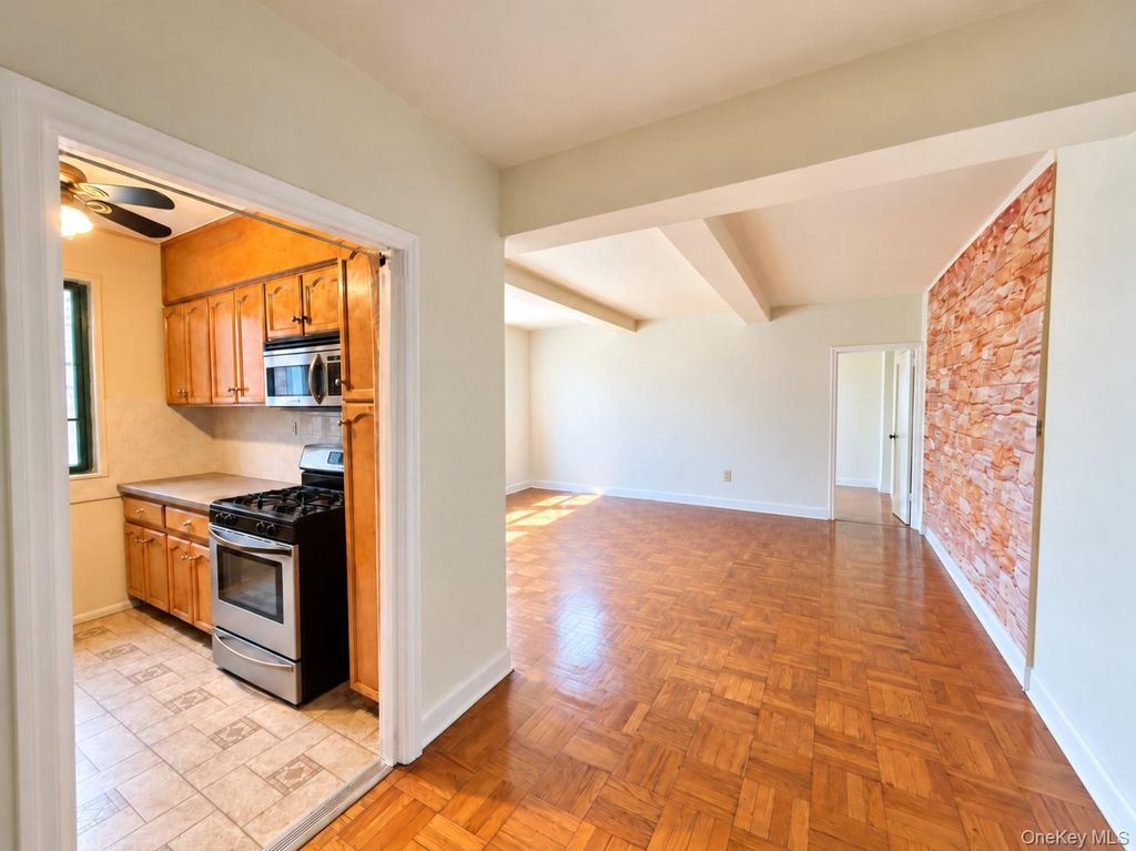 99 Metropolitan Oval 8B, Bronx, NY 10462 — photo 2