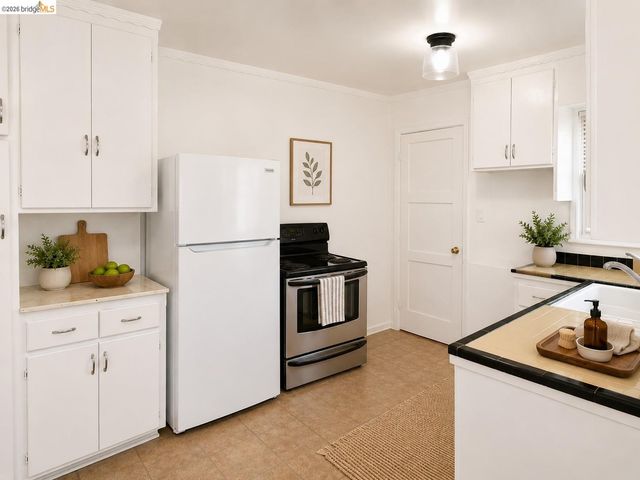 13904 Lark St, San Leandro, CA 94578