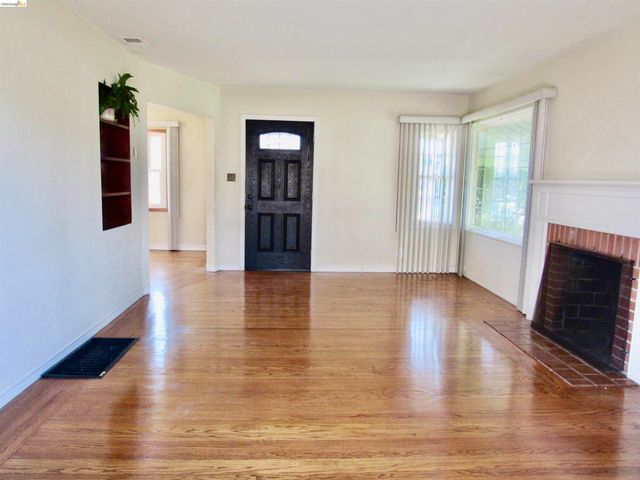 13904 Lark St, San Leandro, CA 94578