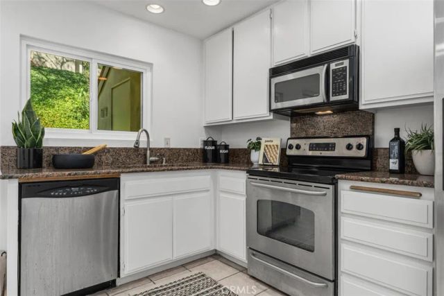 245 N North Singingwood Street 14, Orange, CA 92869