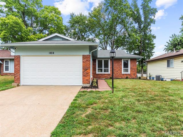 1454 Woodpath Drive, Florissant, MO 63031
