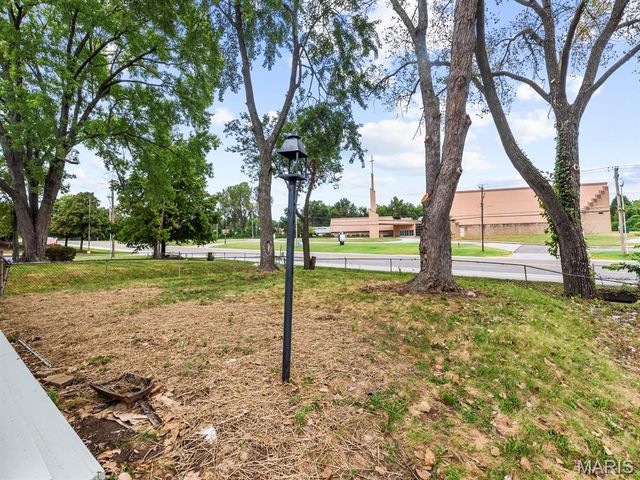 1454 Woodpath Drive, Florissant, MO 63031