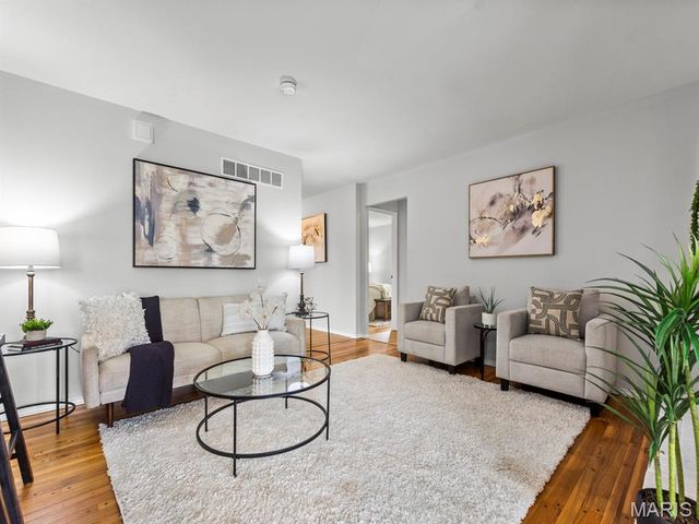 1454 Woodpath Drive, Florissant, MO 63031