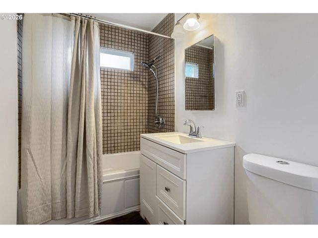 3204 E 29TH St, Vancouver, WA 98661