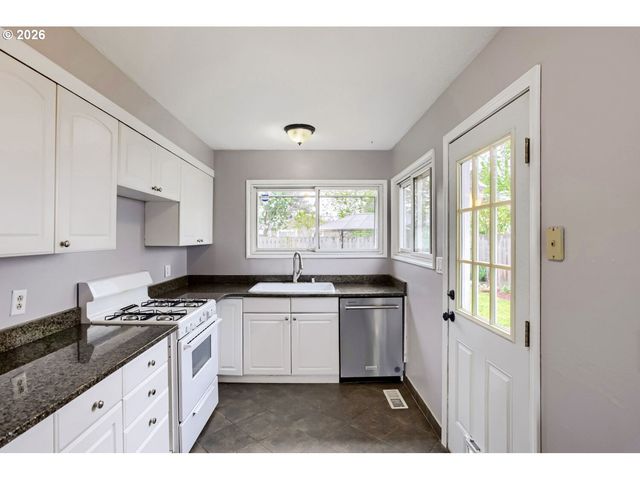 3204 E 29TH St, Vancouver, WA 98661