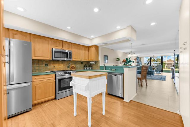 8897 MIDNIGHT PASS ROAD 105, Sarasota, FL 34242