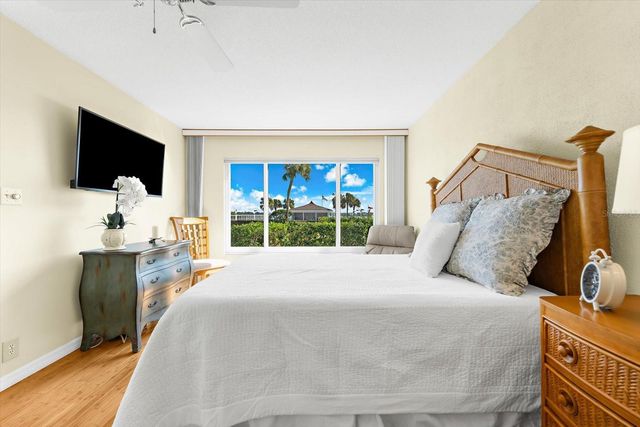 8897 MIDNIGHT PASS ROAD 105, Sarasota, FL 34242