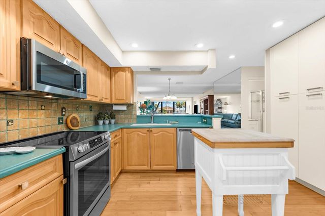 8897 MIDNIGHT PASS ROAD 105, Sarasota, FL 34242