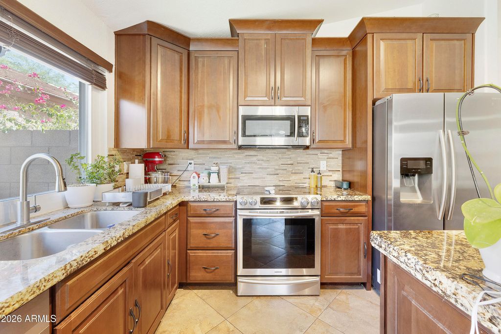 Image 5 of property listing at 4704 E Weaver Road, Phoenix, AZ 85050