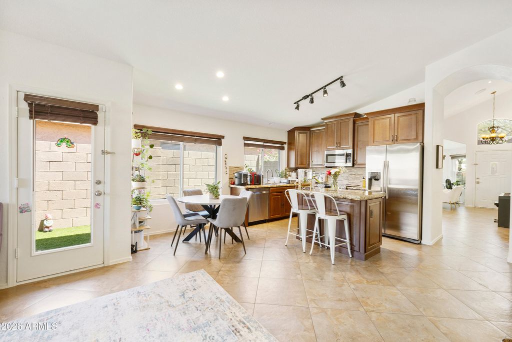 Image 7 of property listing at 4704 E Weaver Road, Phoenix, AZ 85050