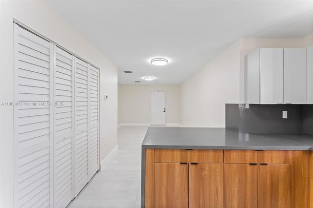 1171 NW 66th St, Miami, FL 33150