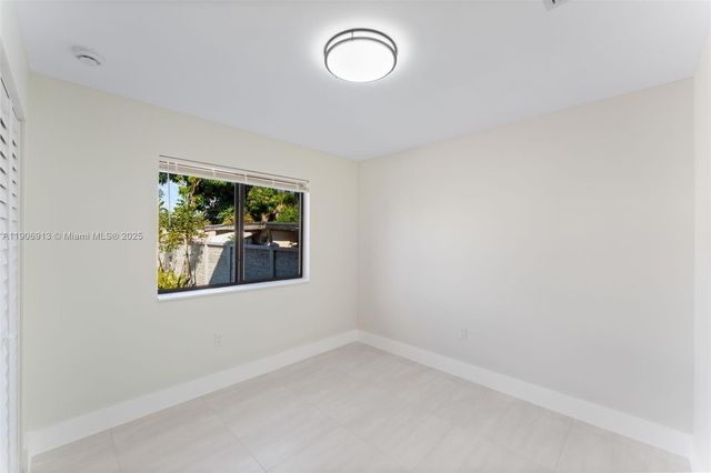 1171 NW 66th St, Miami, FL 33150