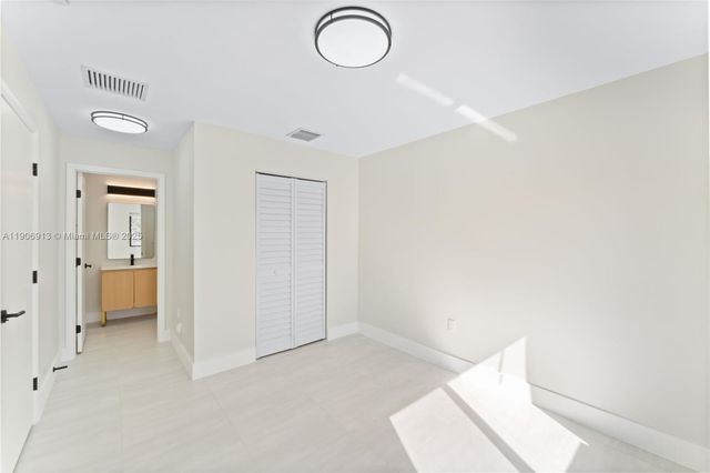 1171 NW 66th St, Miami, FL 33150