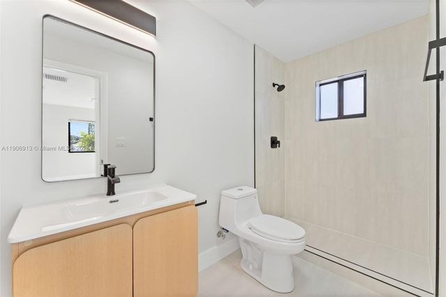 1171 NW 66th St, Miami, FL 33150