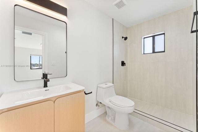 1171 NW 66th St, Miami, FL 33150