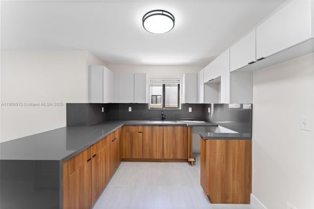 1171 NW 66th St, Miami, FL 33150