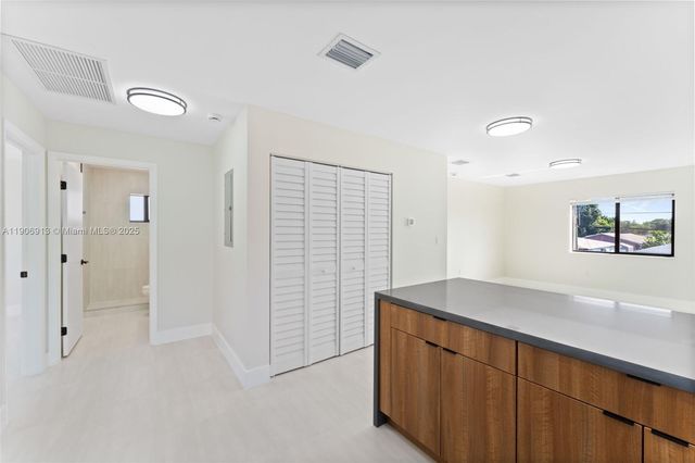 1171 NW 66th St, Miami, FL 33150