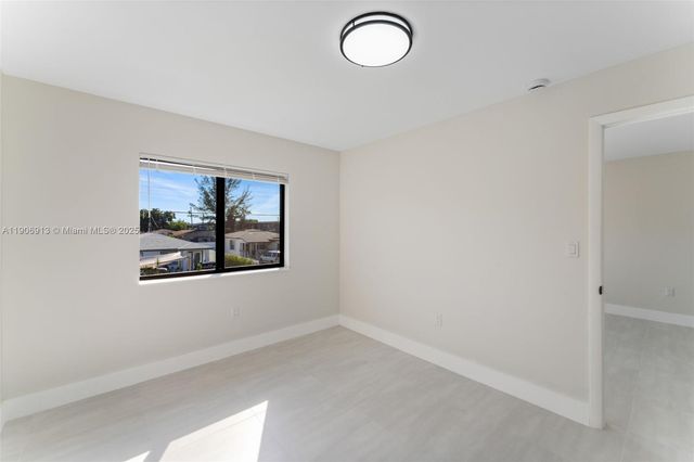 1171 NW 66th St, Miami, FL 33150